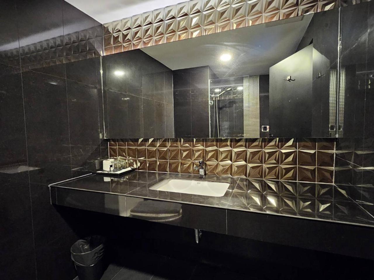 Oscar Palace Hotel & Wellness Center Ban Khlong Phruan Buitenkant foto